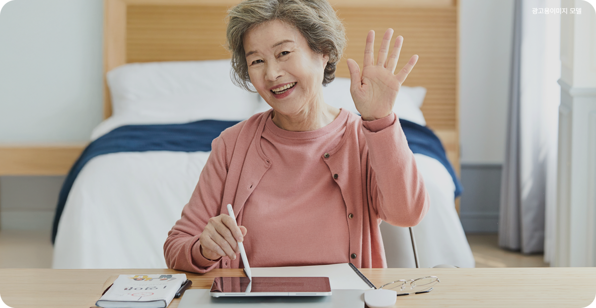 슈퍼브레인 프로그램을 사용하는 어르신